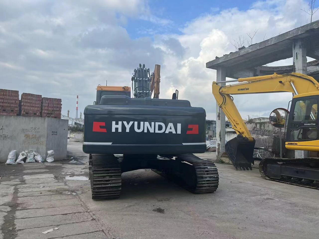 HYUNDAI 225LC-9T - 크롤러 굴삭기 : 사진 4 HYUNDAI 225LC-9T - 크롤러 굴삭기 : 사진 4