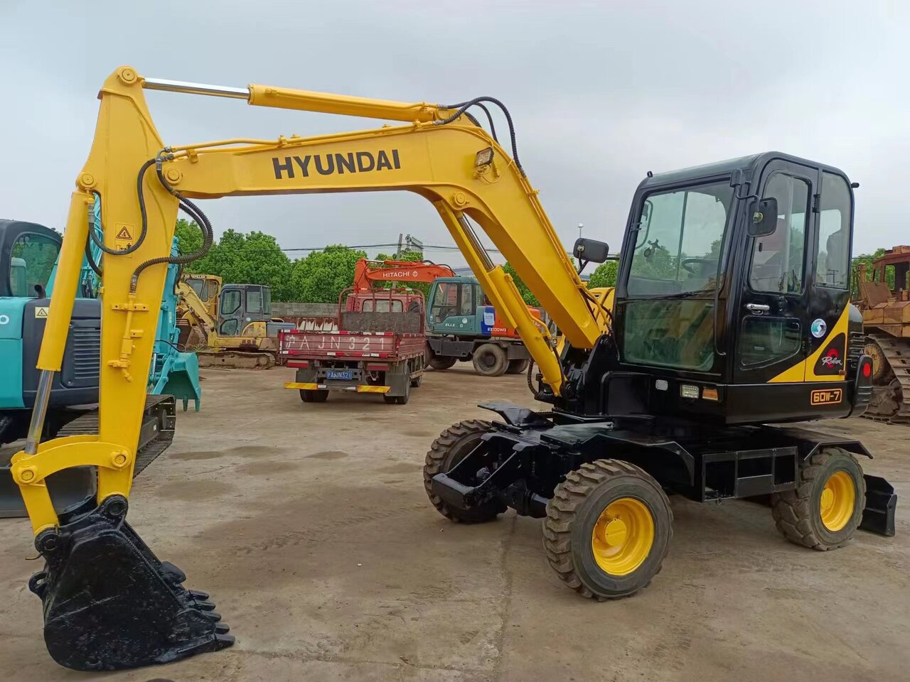 HYUNDAI 60W-7 - 휠 굴삭기 : 사진 4 HYUNDAI 60W-7 - 휠 굴삭기 : 사진 4