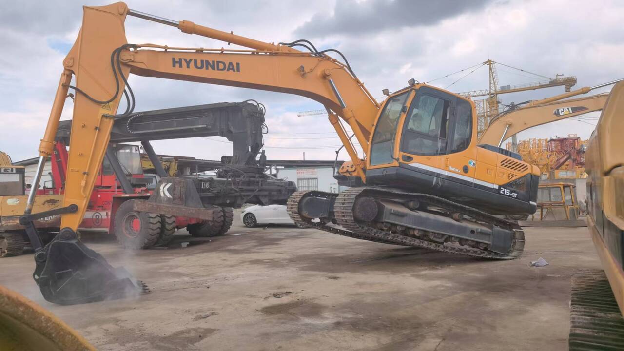 HYUNDAI R215-9T - 크롤러 굴삭기 : 사진 4 HYUNDAI R215-9T - 크롤러 굴삭기 : 사진 4
