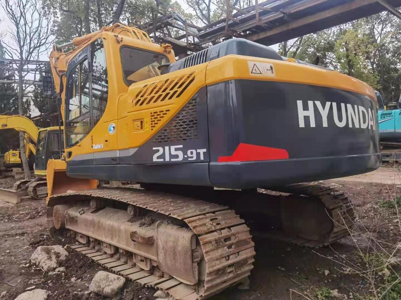 HYUNDAI R215-9T - 크롤러 굴삭기 : 사진 1 HYUNDAI R215-9T - 크롤러 굴삭기 : 사진 1