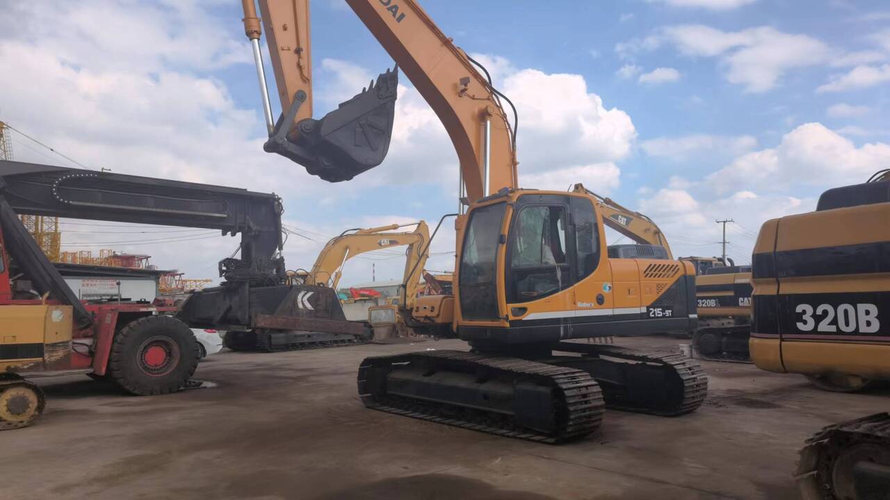 HYUNDAI R215-9T - 크롤러 굴삭기 : 사진 1 HYUNDAI R215-9T - 크롤러 굴삭기 : 사진 1