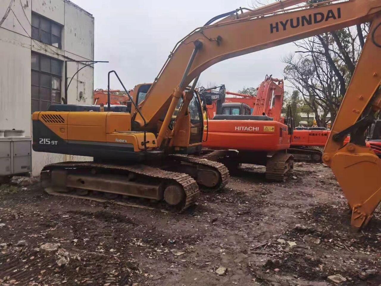 HYUNDAI R215-9T - 크롤러 굴삭기 : 사진 3 HYUNDAI R215-9T - 크롤러 굴삭기 : 사진 3