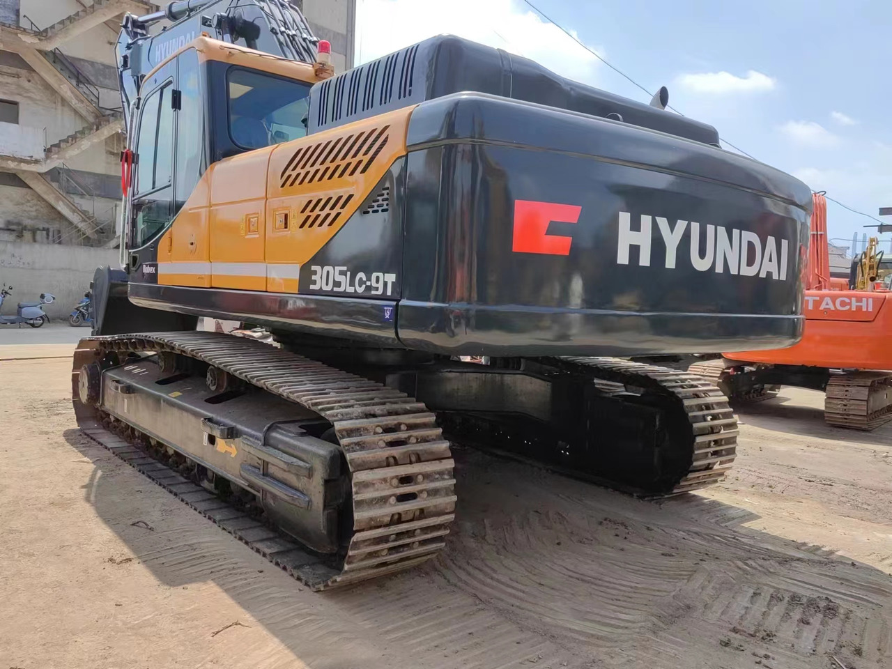 HYUNDAI R305LC-9T - 크롤러 굴삭기 : 사진 5 HYUNDAI R305LC-9T - 크롤러 굴삭기 : 사진 5