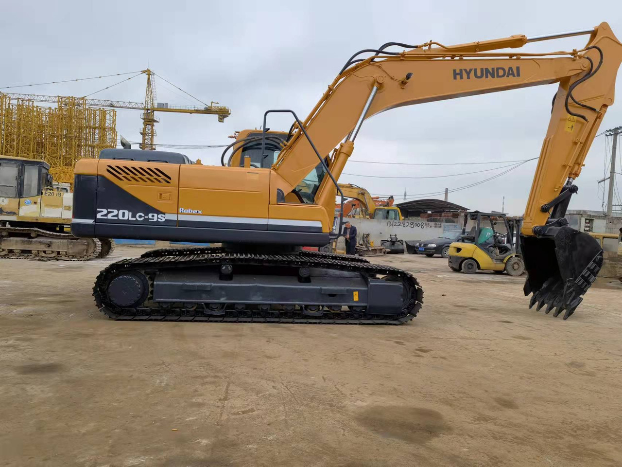 Hyundai R220LC-9S - 크롤러 굴삭기 : 사진 3 Hyundai R220LC-9S - 크롤러 굴삭기 : 사진 3