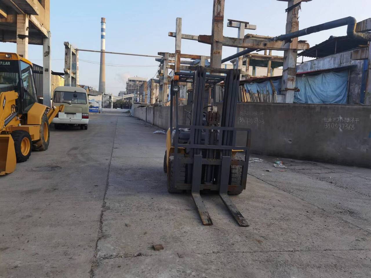 KOMATSU FD30 - 시저 리프트 : 사진 2 KOMATSU FD30 - 시저 리프트 : 사진 2