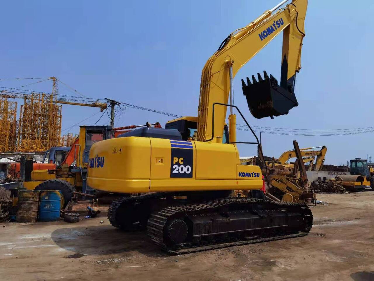 KOMATSU PC200 - 크롤러 굴삭기 : 사진 1 KOMATSU PC200 - 크롤러 굴삭기 : 사진 1