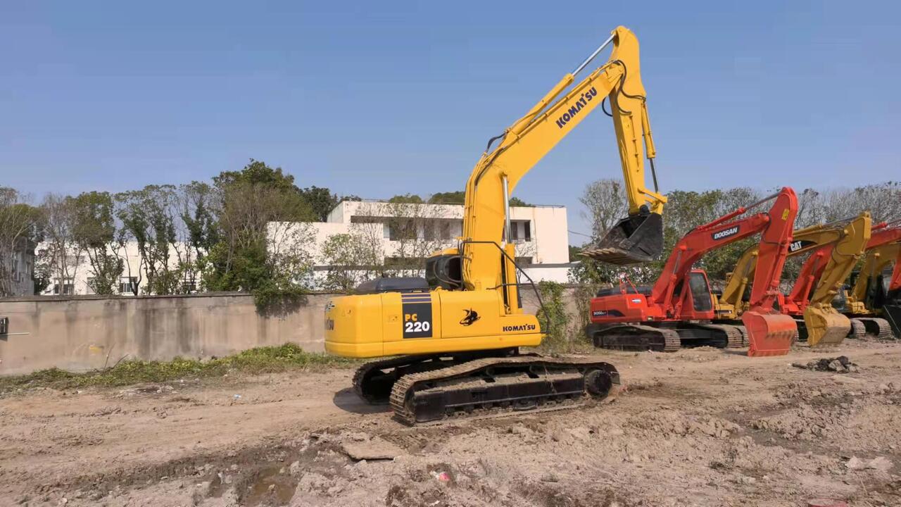 KOMATSU PC220-7 - 크롤러 굴삭기 : 사진 4 KOMATSU PC220-7 - 크롤러 굴삭기 : 사진 4