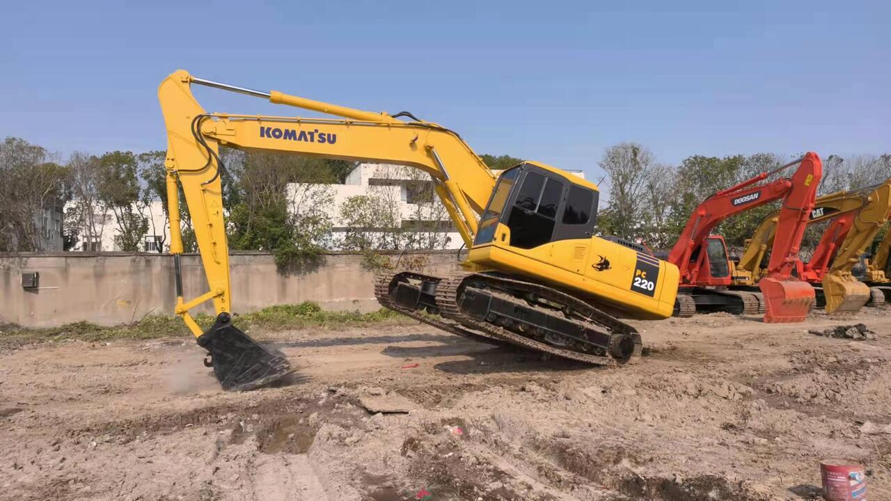 KOMATSU PC220-7 - 크롤러 굴삭기 : 사진 1 KOMATSU PC220-7 - 크롤러 굴삭기 : 사진 1