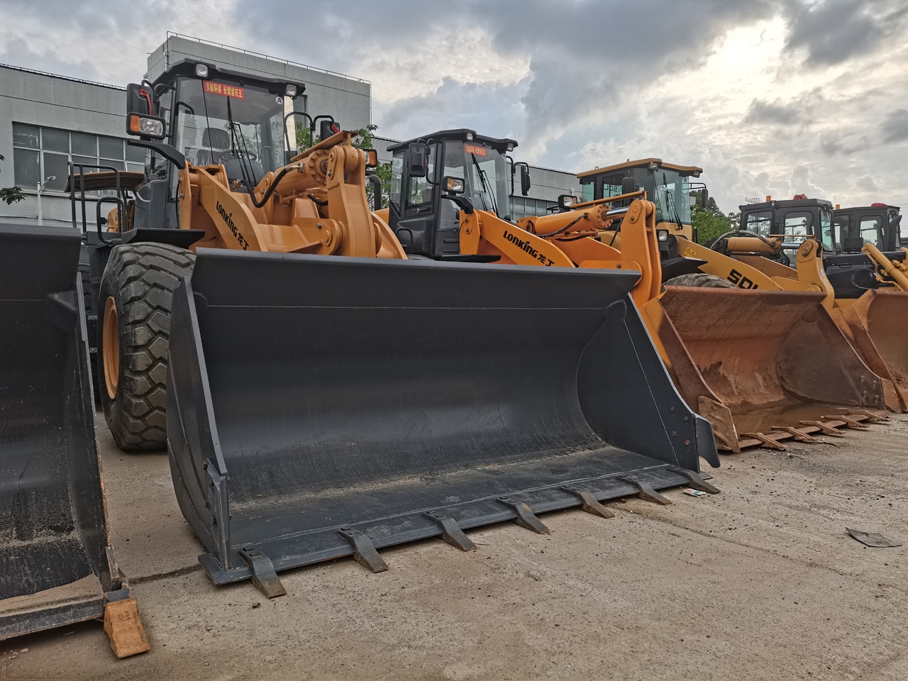 LONKING LG855N -wheel loader - 휠 로더 : 사진 2 LONKING LG855N -wheel loader - 휠 로더 : 사진 2