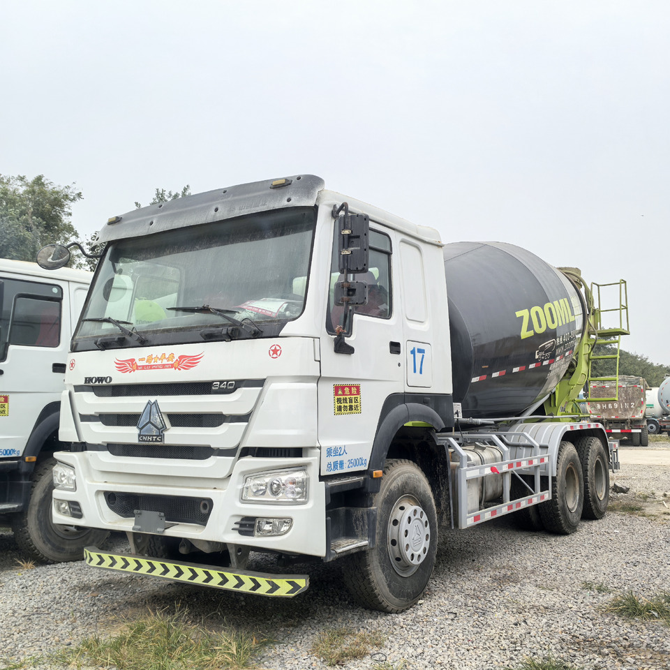 SINOTRUK Howo 6x4 mixer pump truck - 트럭 : 사진 2 SINOTRUK Howo 6x4 mixer pump truck - 트럭 : 사진 2