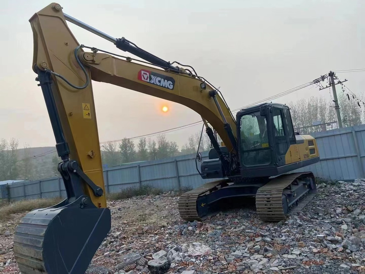 XCMG XE215DA - 크롤러 굴삭기 : 사진 2 XCMG XE215DA - 크롤러 굴삭기 : 사진 2
