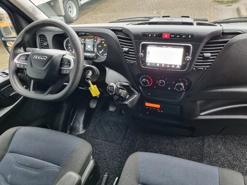 Interior photo 1: 패널 밴 Iveco Daily 40C18 3.0 D L4H2 Maxi GVW 3500 KG Euro 6D