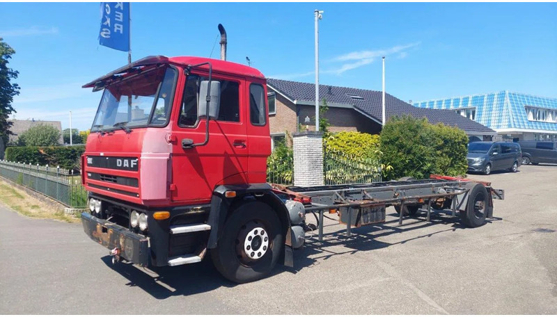 DAF 1900 4X2 HOLLAND TUCK FULL STEEL SUSPENSION MANUAL GEARBOX - 캡 새시 트럭 : 사진 1 DAF 1900 4X2 HOLLAND TUCK FULL STEEL SUSPENSION MANUAL GEARBOX - 캡 새시 트럭 : 사진 1