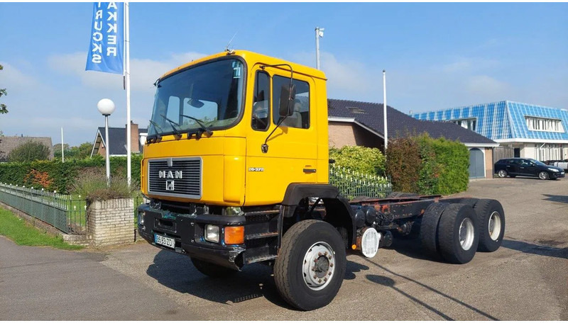 MAN 26.372 MANUAL ZF GEARBOX STEEL SUSPENSION 6X4 - 캡 새시 트럭 : 사진 1 MAN 26.372 MANUAL ZF GEARBOX STEEL SUSPENSION 6X4 - 캡 새시 트럭 : 사진 1