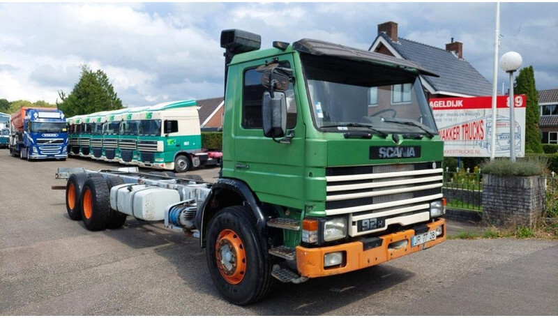 Scania P92 6x2 FULL STEEL MANUAL GEARBOX - 캡 새시 트럭 : 사진 2 Scania P92 6x2 FULL STEEL MANUAL GEARBOX - 캡 새시 트럭 : 사진 2