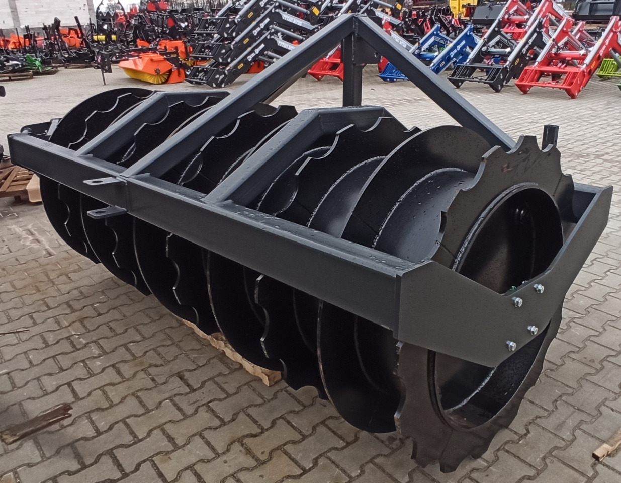 METAL-TECHNIK Wał pryzmowy - 농장 롤러 : 사진 3 METAL-TECHNIK Wał pryzmowy - 농장 롤러 : 사진 3