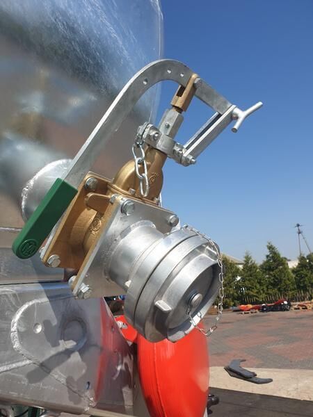 POMOT Single-axial tanker truck/ Beczkowóz wóz asenizacyjny 8000 l - 슬러리 탱커 : 사진 3 POMOT Single-axial tanker truck/ Beczkowóz wóz asenizacyjny 8000 l - 슬러리 탱커 : 사진 3