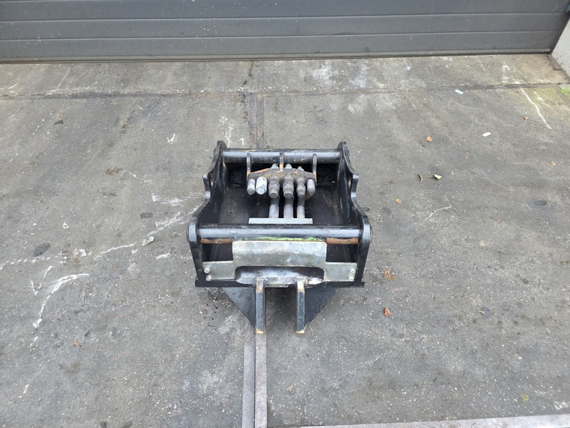 Oilquick kopplaat oq70/55 adaptor plate oilquick 70 55 steelwrist - 퀵 커플러 건설기계 용 : 사진 1 Oilquick kopplaat oq70/55 adaptor plate oilquick 70 55 steelwrist - 퀵 커플러 건설기계 용 : 사진 1