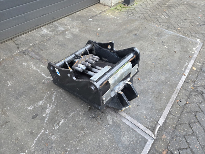 Oilquick kopplaat oq70/55 adaptor plate oilquick 70 55 steelwrist - 퀵 커플러 건설기계 용 : 사진 5 Oilquick kopplaat oq70/55 adaptor plate oilquick 70 55 steelwrist - 퀵 커플러 건설기계 용 : 사진 5