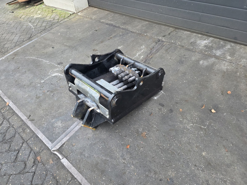 Oilquick kopplaat oq70/55 adaptor plate oilquick 70 55 steelwrist - 퀵 커플러 건설기계 용 : 사진 2 Oilquick kopplaat oq70/55 adaptor plate oilquick 70 55 steelwrist - 퀵 커플러 건설기계 용 : 사진 2