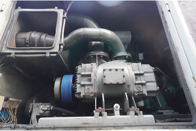 Burg 3 AXLE VACUUM TANK TRAILER SUCK AND PRESS - 유조 세미 트레일러 : 사진 4 Burg 3 AXLE VACUUM TANK TRAILER SUCK AND PRESS - 유조 세미 트레일러 : 사진 4