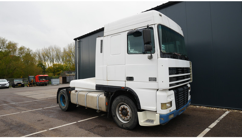 DAF XF 95.380 SC MANUAL GEARBOX EURO 3 - 트랙터 유닛 : 사진 4 DAF XF 95.380 SC MANUAL GEARBOX EURO 3 - 트랙터 유닛 : 사진 4