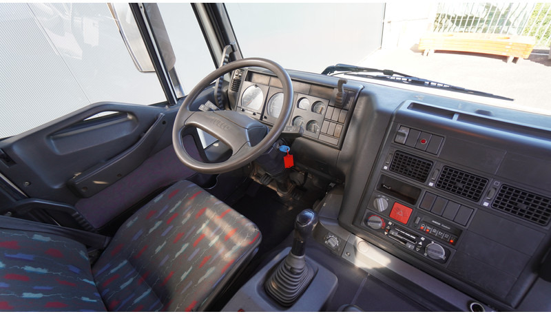 Iveco EUROTRAKKER CURSOR 350 6X4 FLATBED WITH PALFINGER PK 20002 CRANE - 크레인 트럭 : 사진 5 Iveco EUROTRAKKER CURSOR 350 6X4 FLATBED WITH PALFINGER PK 20002 CRANE - 크레인 트럭 : 사진 5