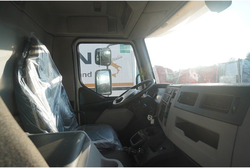 Volvo FL 280 CLOSED BOX BROKEN ENGINE NOT DRIVABLE - 박스 트럭 : 사진 5 Volvo FL 280 CLOSED BOX BROKEN ENGINE NOT DRIVABLE - 박스 트럭 : 사진 5