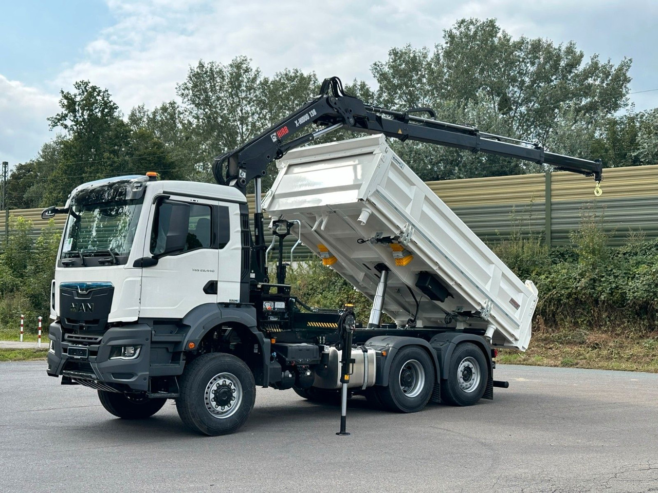 MAN TGS 28.440 6x4-4/3-Seiten- Kipper / Hiab 138-3 - 덤프트럭, 크레인 트럭 : 사진 1 MAN TGS 28.440 6x4-4/3-Seiten- Kipper / Hiab 138-3 - 덤프트럭, 크레인 트럭 : 사진 1