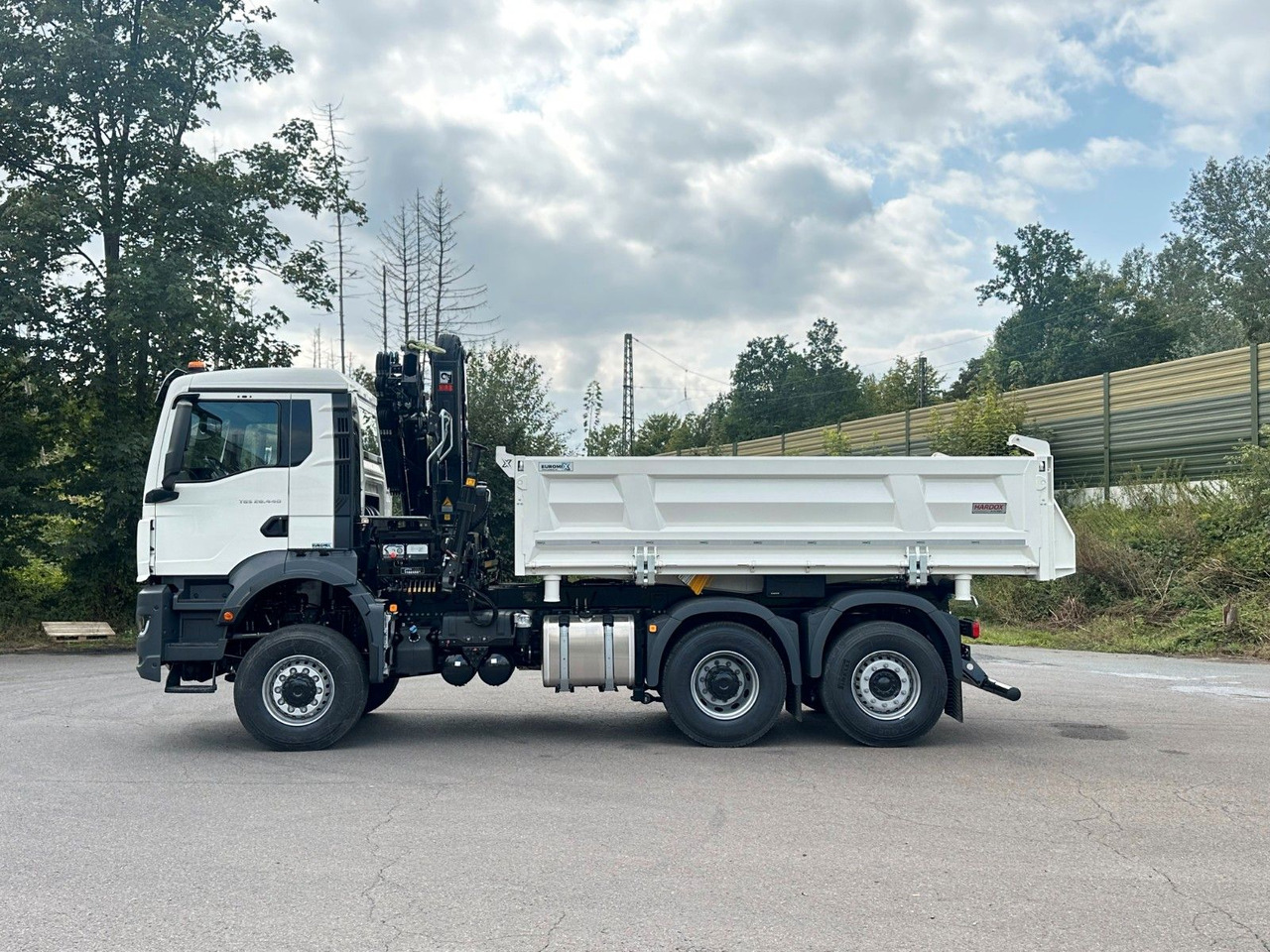 MAN TGS 28.440 6x4-4/3-Seiten- Kipper / Hiab 138-3 - 덤프트럭, 크레인 트럭 : 사진 3 MAN TGS 28.440 6x4-4/3-Seiten- Kipper / Hiab 138-3 - 덤프트럭, 크레인 트럭 : 사진 3