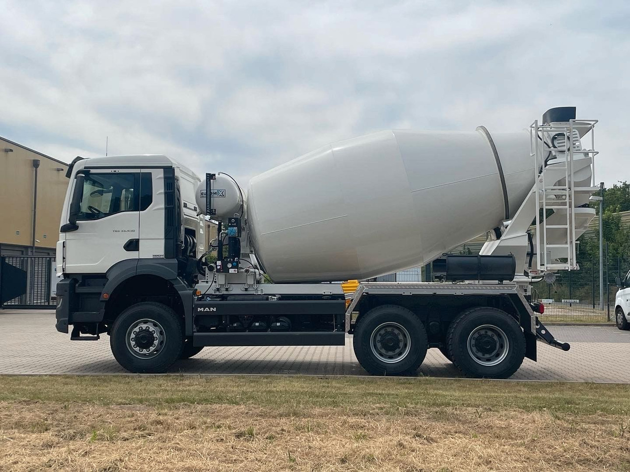 MAN TGS 33.440 / 6X6 Euro6e Euromix MTP EM 7 L - 콘크리트 믹서 트럭 : 사진 4 MAN TGS 33.440 / 6X6 Euro6e Euromix MTP EM 7 L - 콘크리트 믹서 트럭 : 사진 4