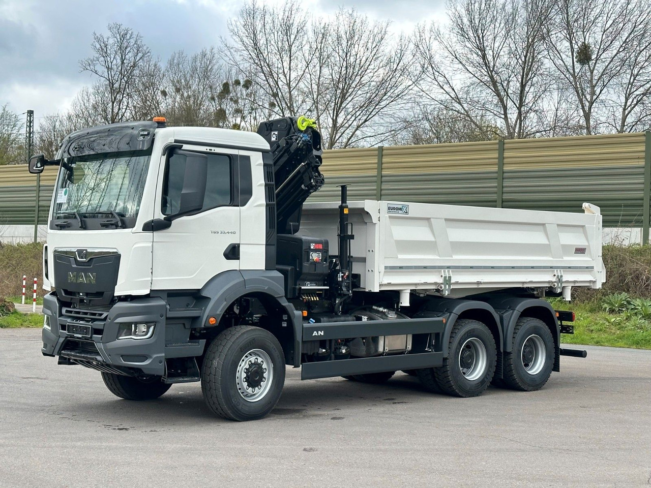 MAN TGS 33.440 6x6 /3-Seiten- Kipper / HIAB 228-4 - 덤프트럭, 크레인 트럭 : 사진 3 MAN TGS 33.440 6x6 /3-Seiten- Kipper / HIAB 228-4 - 덤프트럭, 크레인 트럭 : 사진 3