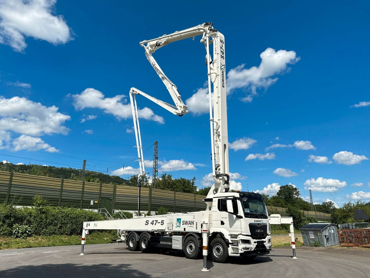MAN TGS 41.520 8x4 SWAN TSP 47-5 160RZ ( 47m ) - 콘크리트 믹서 트럭 : 사진 1 MAN TGS 41.520 8x4 SWAN TSP 47-5 160RZ ( 47m ) - 콘크리트 믹서 트럭 : 사진 1