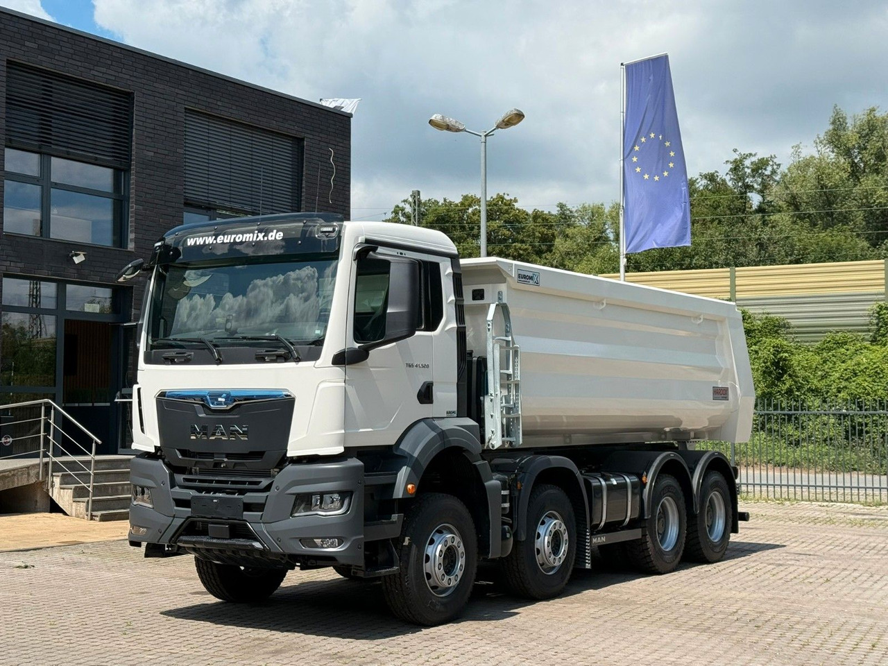 MAN TGS 41.520 BB 8X4 Euromix MuldenKipper Retarder - 덤프트럭 : 사진 3 MAN TGS 41.520 BB 8X4 Euromix MuldenKipper Retarder - 덤프트럭 : 사진 3