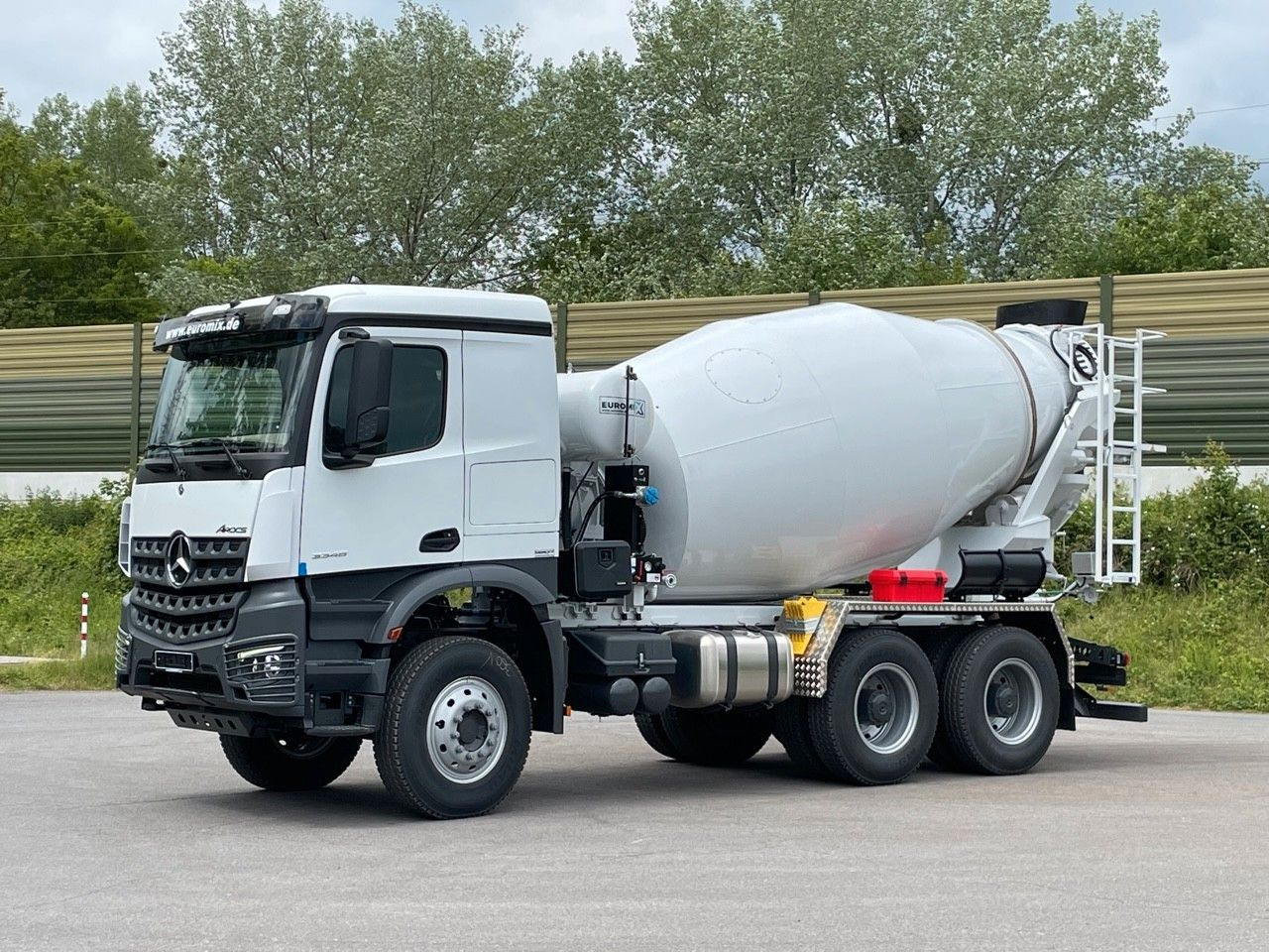 Mercedes-Benz 3348 6X4 Arcos 5 EuromixMTP EM 9 R - 콘크리트 믹서 트럭 : 사진 1 Mercedes-Benz 3348 6X4 Arcos 5 EuromixMTP EM 9 R - 콘크리트 믹서 트럭 : 사진 1