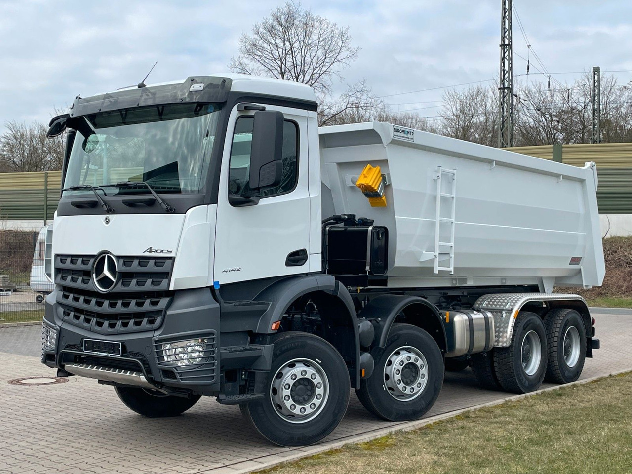 Mercedes-Benz 4142 8X4 Mulden- Kipper - EuromixMTP - 스킵 로더 트럭 : 사진 1 Mercedes-Benz 4142 8X4 Mulden- Kipper - EuromixMTP - 스킵 로더 트럭 : 사진 1