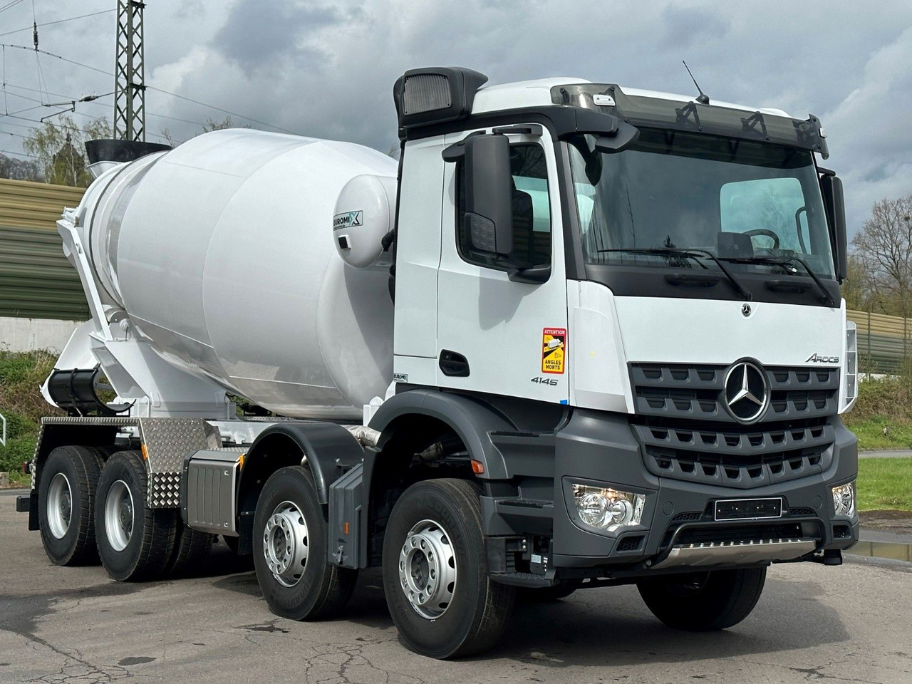 Mercedes-Benz 4145 8X4 EuromixMTP EM 10 Fahrmischer - 콘크리트 믹서 트럭 : 사진 1 Mercedes-Benz 4145 8X4 EuromixMTP EM 10 Fahrmischer - 콘크리트 믹서 트럭 : 사진 1