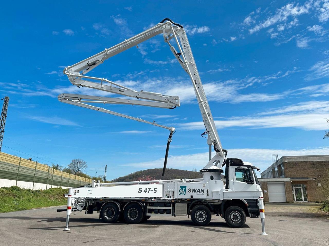 Mercedes-Benz Arocs 5 4542 8x4 SWAN TSP 47-5 160RZ ( 47m ) - 콘크리트 펌프 트럭 : 사진 2 Mercedes-Benz Arocs 5 4542 8x4 SWAN TSP 47-5 160RZ ( 47m ) - 콘크리트 펌프 트럭 : 사진 2