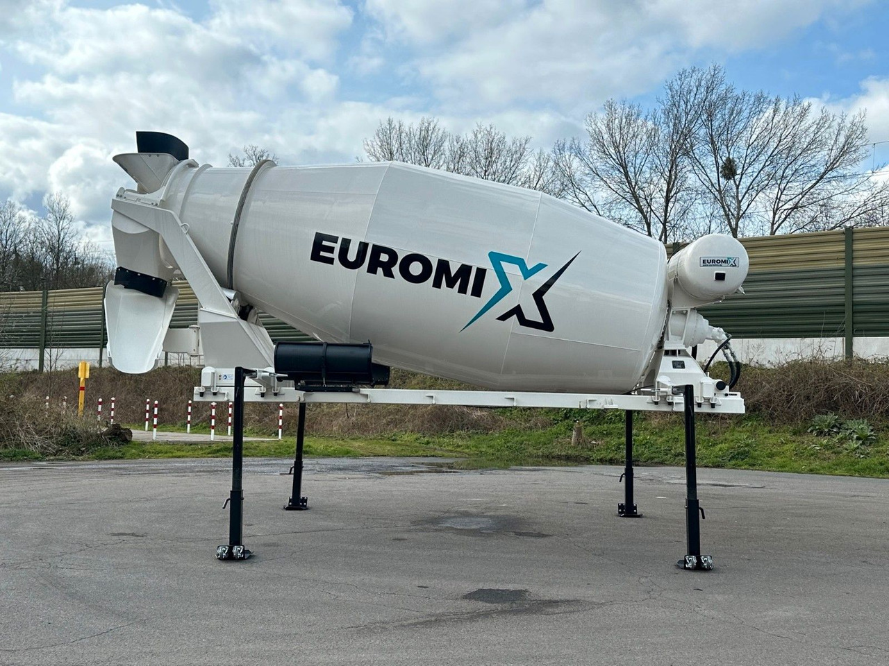 Mercedes-Benz EuromixMTP Fahrmischer Aufbauten Mercedes-Benz EuromixMTP Fahrmischer Aufbauten - 콘크리트 믹서 트럭 : 사진 1 Mercedes-Benz EuromixMTP Fahrmischer Aufbauten Mercedes-Benz EuromixMTP Fahrmischer Aufbauten - 콘크리트 믹서 트럭 : 사진 1