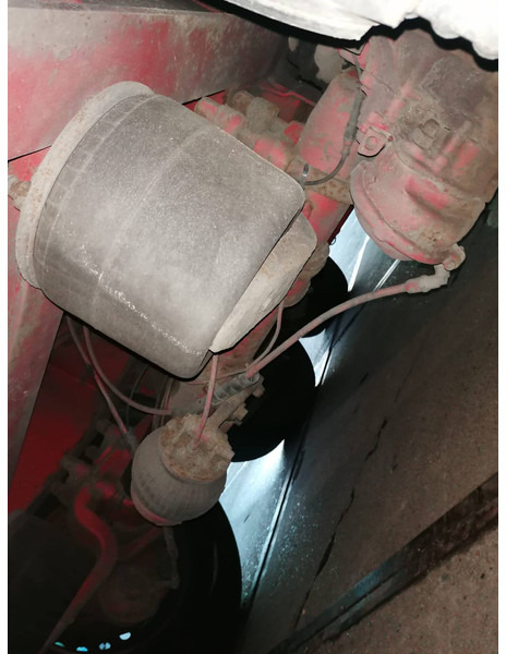 Curtain semi-trailer with used aboveground 2700 &4850L tanks Gas, Gaz, LPG, GPL, Propane, Butane tank ID 8.370 - 유조 세미 트레일러 : 사진 4 Curtain semi-trailer with used aboveground 2700 &4850L tanks Gas, Gaz, LPG, GPL, Propane, Butane tank ID 8.370 - 유조 세미 트레일러 : 사진 4