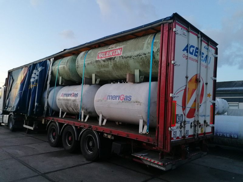 Curtain semi-trailer with used aboveground 2700 &4850L tanks Gas, Gaz, LPG, GPL, Propane, Butane tank ID 8.370 - 유조 세미 트레일러 : 사진 1 Curtain semi-trailer with used aboveground 2700 &4850L tanks Gas, Gaz, LPG, GPL, Propane, Butane tank ID 8.370 - 유조 세미 트레일러 : 사진 1