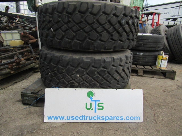 445/65/22.5 TRACK GRIP MICHELIN (2) EX SCAMMEL 6X6 COMPLETE WITH RIMS - 타이어 트럭 용 : 사진 1 445/65/22.5 TRACK GRIP MICHELIN (2) EX SCAMMEL 6X6 COMPLETE WITH RIMS - 타이어 트럭 용 : 사진 1
