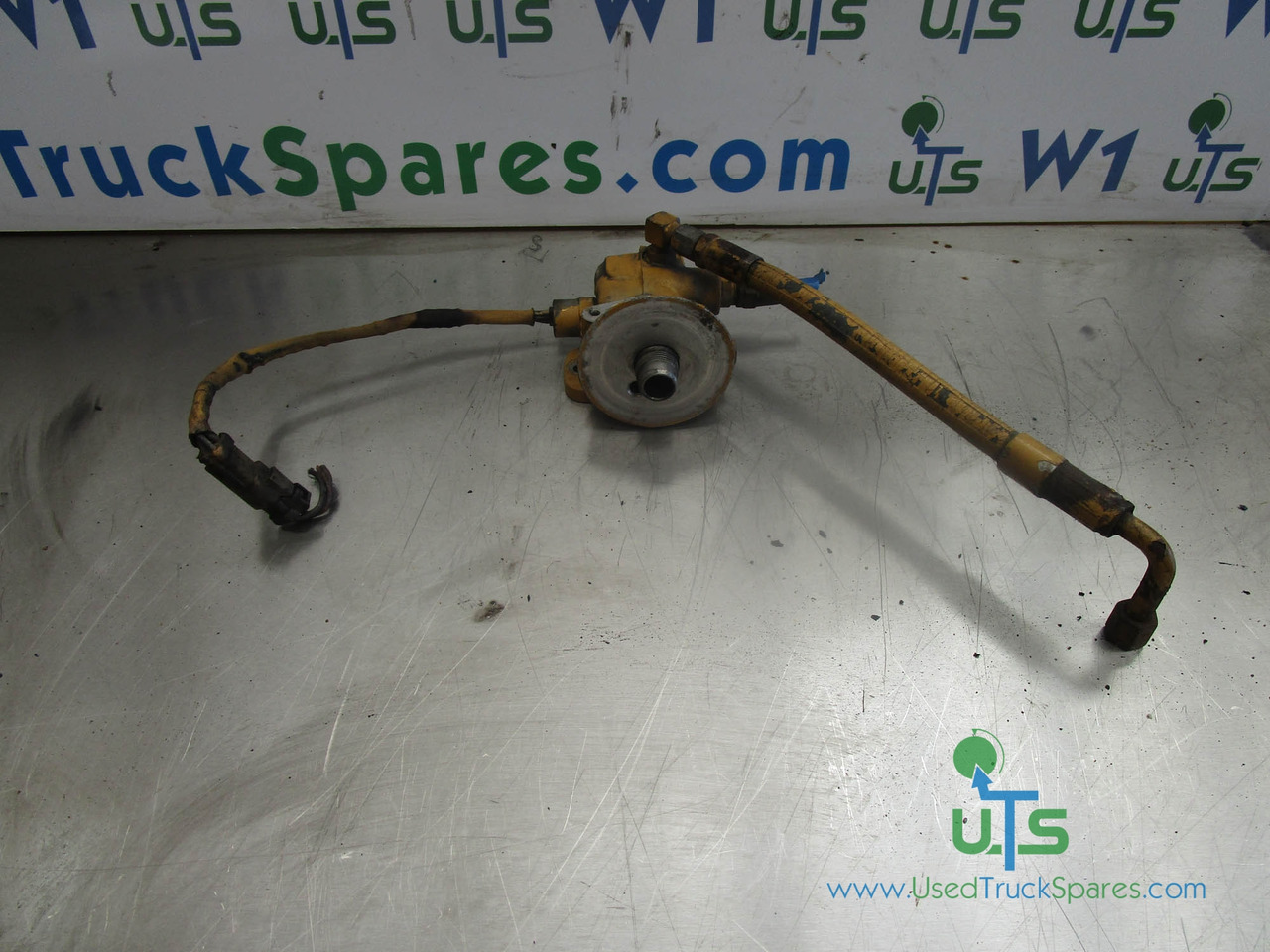 CAT C10/C12 FUEL FILTER HOUSING - 엔진 및 부품 트럭 용 : 사진 1 CAT C10/C12 FUEL FILTER HOUSING - 엔진 및 부품 트럭 용 : 사진 1