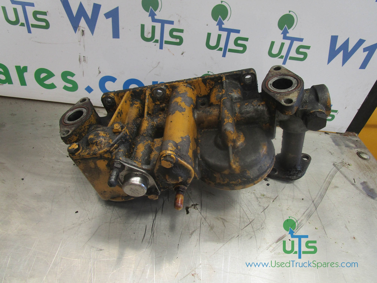 CAT C10 / C12 OIL FILTER HOUSING - 엔진 및 부품 트럭 용 : 사진 1 CAT C10 / C12 OIL FILTER HOUSING - 엔진 및 부품 트럭 용 : 사진 1