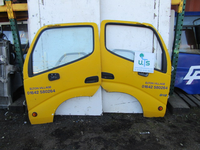 HINO 300 SERIES COMPLETE DOORS - 운전실 및 내부 트럭 용 : 사진 1 HINO 300 SERIES COMPLETE DOORS - 운전실 및 내부 트럭 용 : 사진 1