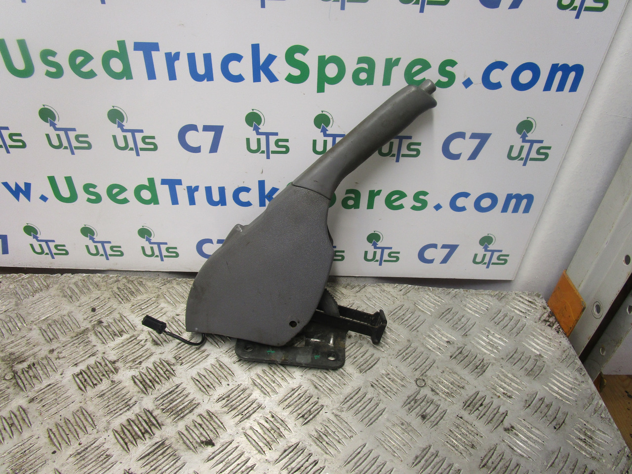 ISUZU N75 4HK1 HAND BRAKE LEVER - 운전실 및 내부 트럭 용 : 사진 1 ISUZU N75 4HK1 HAND BRAKE LEVER - 운전실 및 내부 트럭 용 : 사진 1