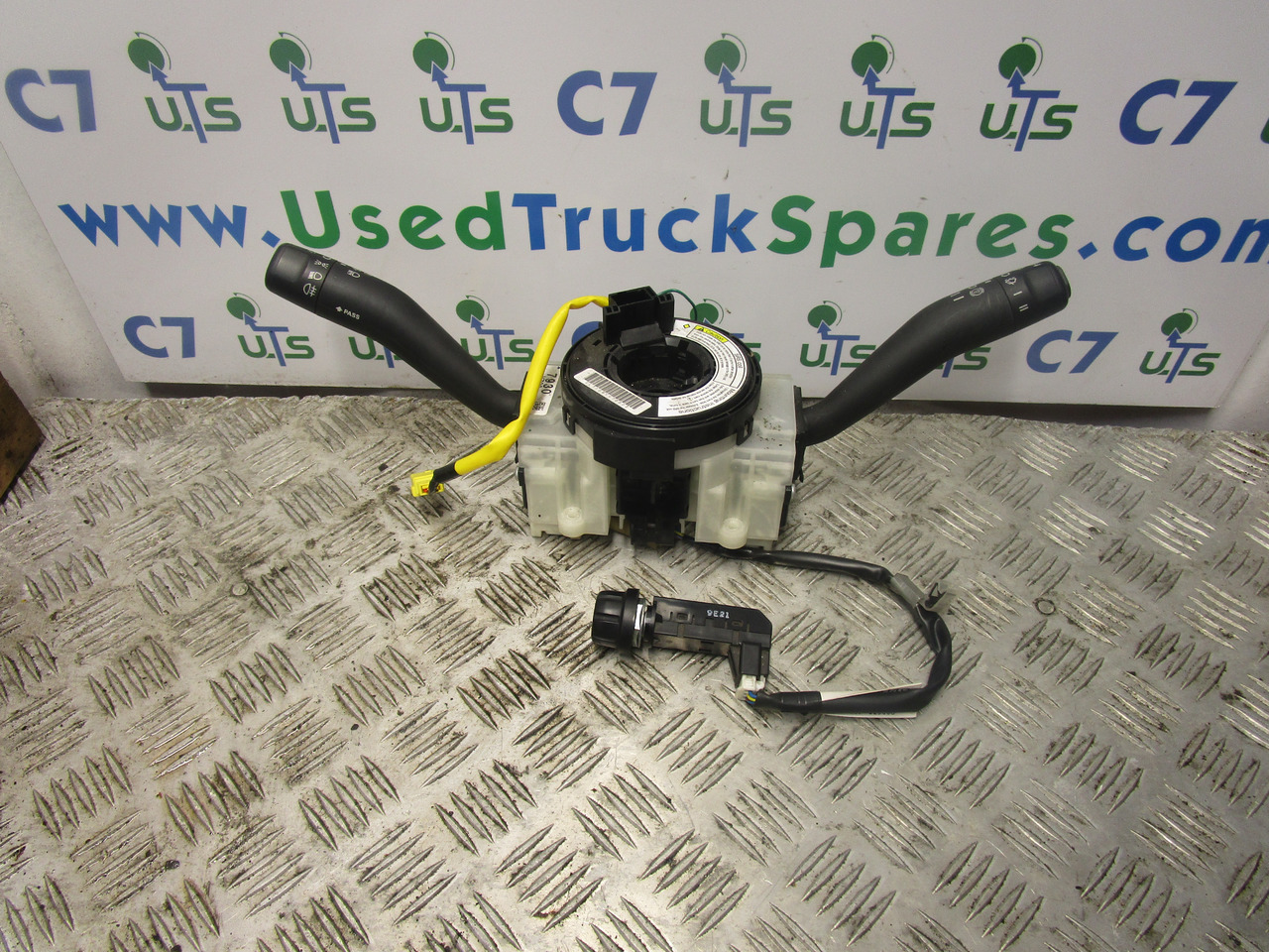 ISUZU N75 4HK1 WIPER/INDICATOR STALK COMPLETE - 운전실 및 내부 트럭 용 : 사진 1 ISUZU N75 4HK1 WIPER/INDICATOR STALK COMPLETE - 운전실 및 내부 트럭 용 : 사진 1