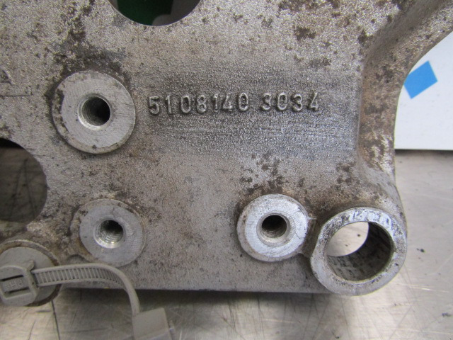 MAN TGS/TGX D2066 INTERCOOLER PIPE BRACKET P/NO 51.08140.3034 - 엔진 및 부품 트럭 용 : 사진 2 MAN TGS/TGX D2066 INTERCOOLER PIPE BRACKET P/NO 51.08140.3034 - 엔진 및 부품 트럭 용 : 사진 2