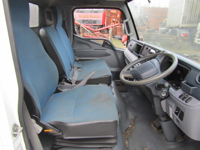 MITSUBISHI FUSO 7C 15/18 CAB (2014) - 운전실 트럭 용 : 사진 4 MITSUBISHI FUSO 7C 15/18 CAB (2014) - 운전실 트럭 용 : 사진 4