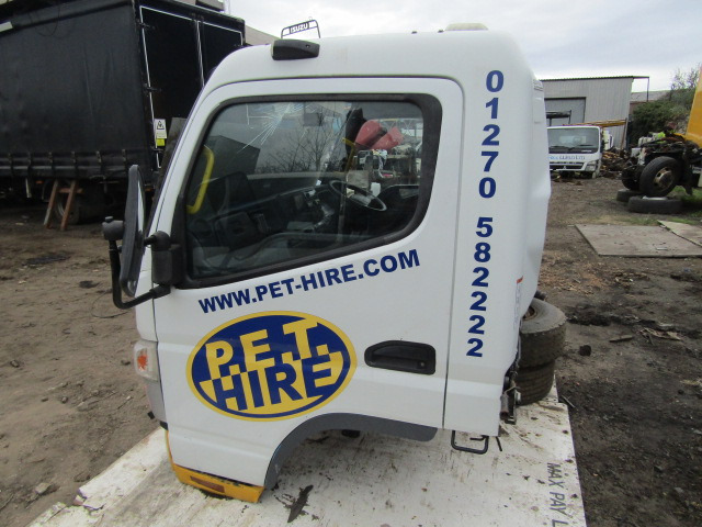 MITSUBISHI FUSO 7C15/18 CAB 2012 - 운전실 트럭 용 : 사진 4 MITSUBISHI FUSO 7C15/18 CAB 2012 - 운전실 트럭 용 : 사진 4